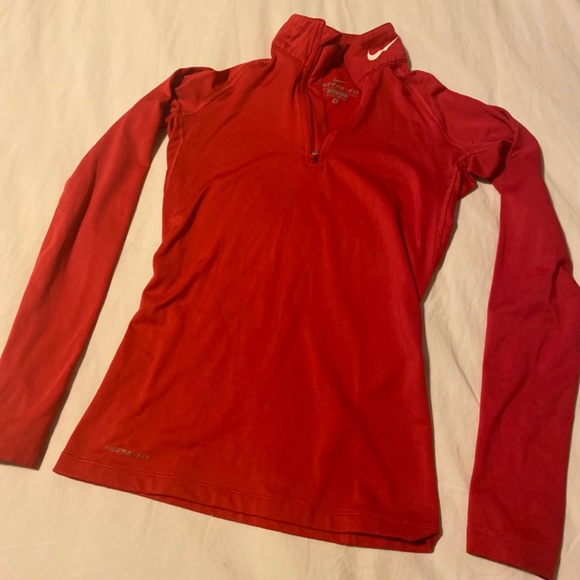 Hot pink Nike Thermal-Fit Shirt - Picture 2 of 4